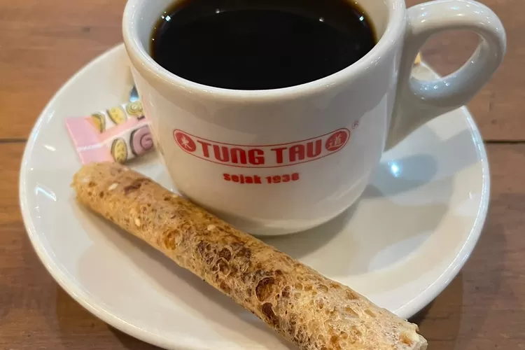 Suasana Warung Kopi Tung Tau